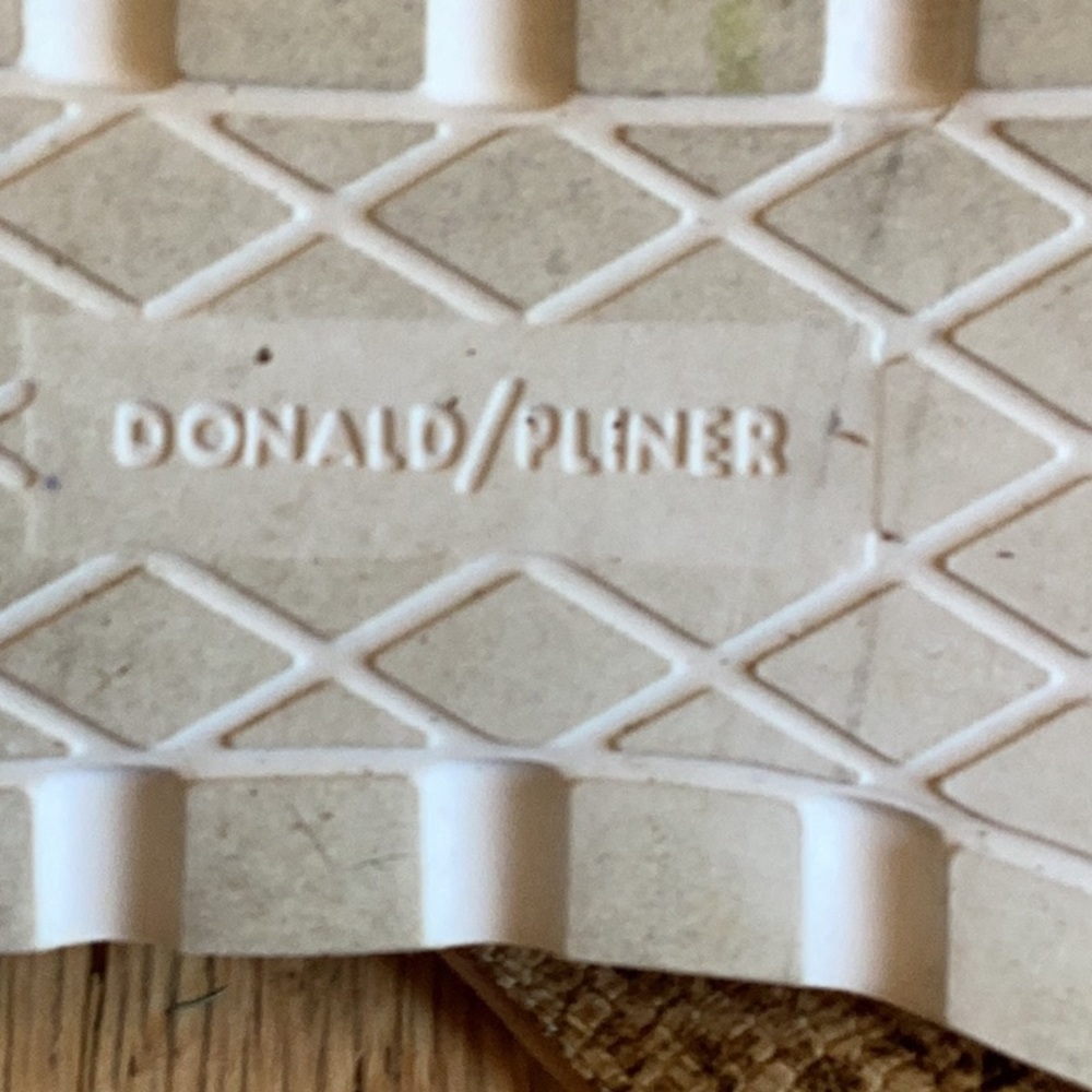 Donald/Pliner Laura-size 10 M.Synthetic snakeskin upper Man made outsole preow - Picture 4 of 8